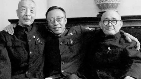 中國最後一位御醫鸚烈鵬,服侍溥儀10年,105歲堅持為百姓看病 中國最後一位御醫鸚烈鵬,服侍溥儀10年,105歲堅持為百姓看病