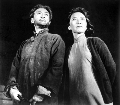 陳毅按約定等人接頭，被一大爺拉住：快跑，偽裝成教書匠逃過一劫