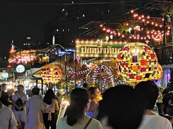 在泰國夜市遊玩的時候，為什麼不要背雙肩包？這裡面有學問