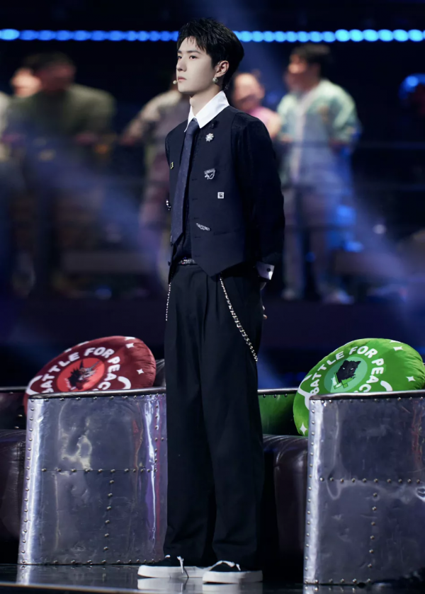 時尚就是不穿秋褲?王一博何洛洛搖了搖頭 時尚就是不穿秋褲?王一博何洛洛搖了搖頭