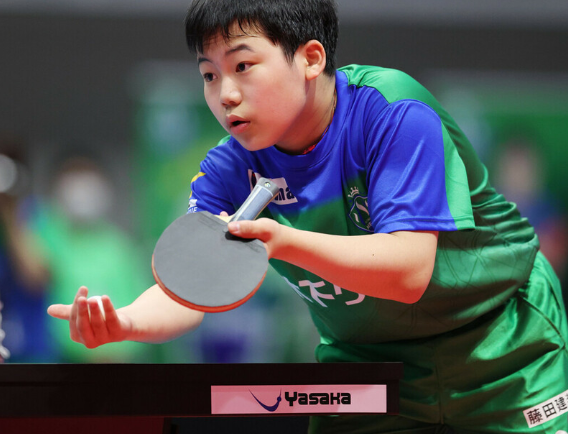 國乒老將橫掃日本冠軍，日媒：不急，日乒下個怪物型選手就要來了