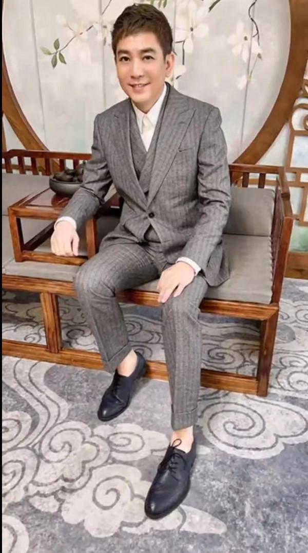 《外來媳婦本地郎》拍復古時裝全家福,康伯康嬸又回來了 《外來媳婦本地郎》拍復古時裝全家福,康伯康嬸又回來了