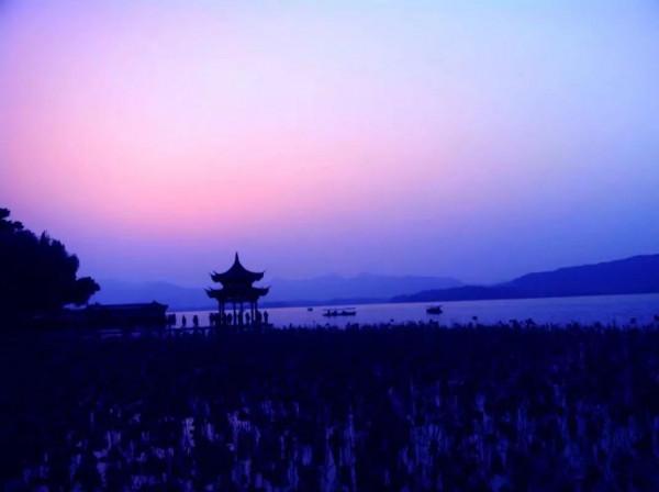 《月夜隨想》—杜甫《月夜》新解 《月夜隨想》—杜甫《月夜》新解