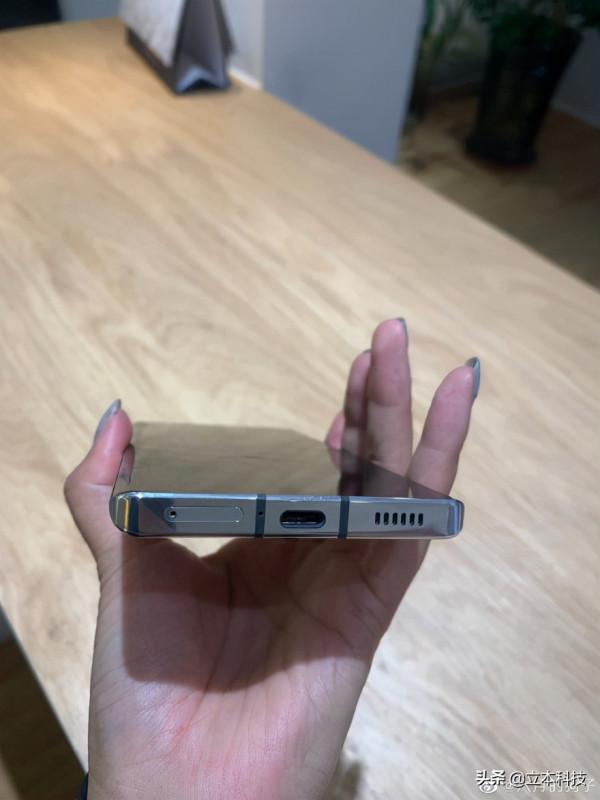 記憶體18G+1T版本，這可能是有史以來最大記憶體的手機