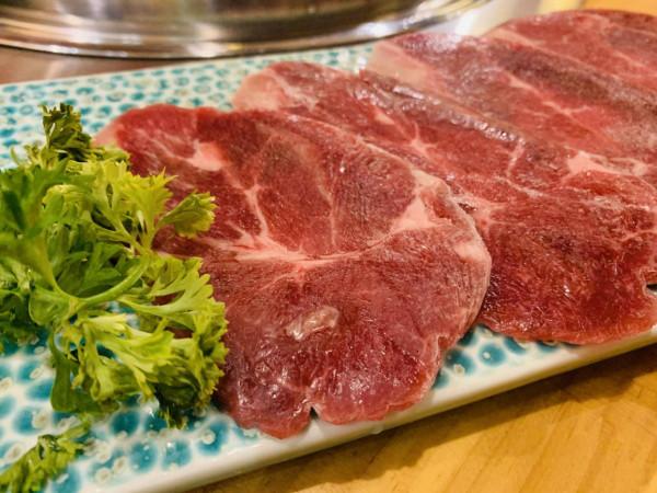 4人吃燒烤，10道菜花費400元，曬到朋友圈，大家說吃不飽