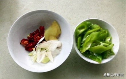 只需五步，讓你做出正宗黃燜雞