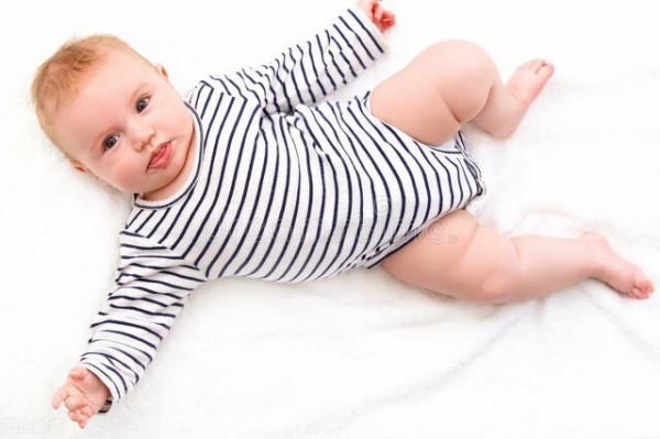 新生兒生長髮育標準，你們家寶寶達標了嗎？新手爸爸媽媽對照下