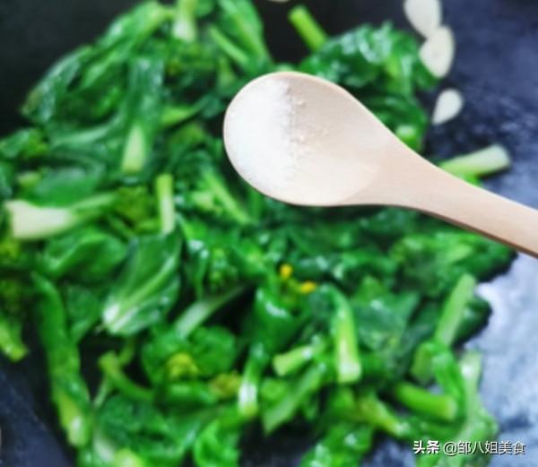 炒青菜有技巧，別隻會洗了下鍋炒，牢記&OpenCurlyDoubleQuote;4點&rdquo;，青菜好看又好吃