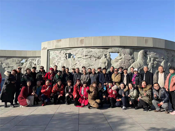 湖北省古玩藏品研究會書畫研究分會和錢幣郵卡分會一日遊活動紀實