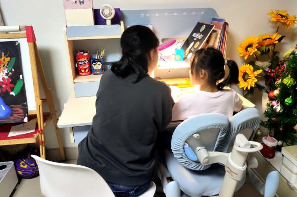 科貝森兒童學習桌：幫孩子養成良好坐姿