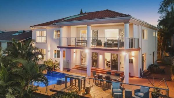 昆凌澳洲豪宅以352萬澳元售出，五個房間，七間浴室，還是賺了