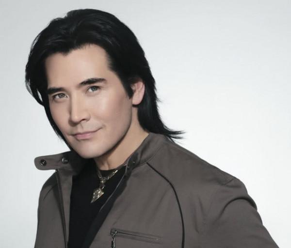 “少女收割機”費翔，4任女友全是頂級美女，為何卻堅持不婚？