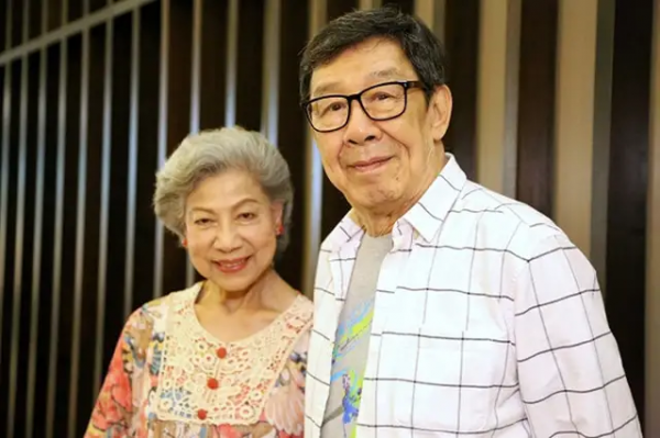 87歲TVB著名老戲骨獨自坐地鐵，獲乘客讓座，至今未婚仍孤身一人