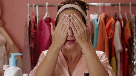 網紅“沉浸式護膚”,毀了多少中國女孩? 網紅“沉浸式護膚”,毀了多少中國女孩?