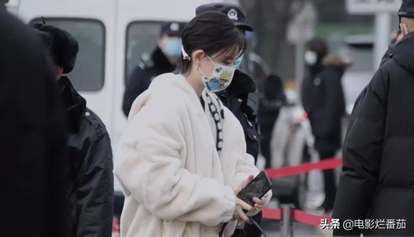 元宵晚會彩排：金晨美目顧盼，小撒如鄰家哥哥，萬茜短髮衛衣颯爽