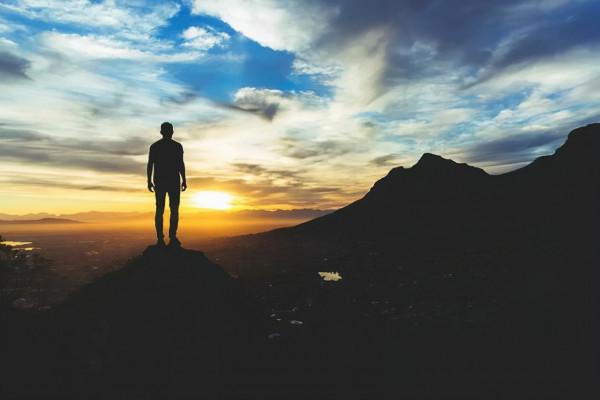 成年人的生活現狀:萬般皆苦,唯有自渡 成年人的生活現狀:萬般皆苦,唯有自渡