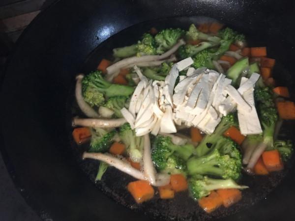 想做出那種讓產婦喝完還想喝的湯？得記住這幾個技巧，營養又鮮美