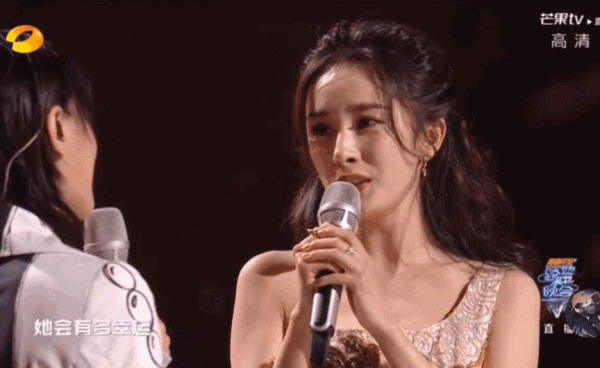 湖南跨年晚會破防了!楊冪拋吻,楊紫秀肩,都不敵吳昕的一個擁抱 湖南跨年晚會破防了!楊冪拋吻,楊紫秀肩,都不敵吳昕的一個擁抱