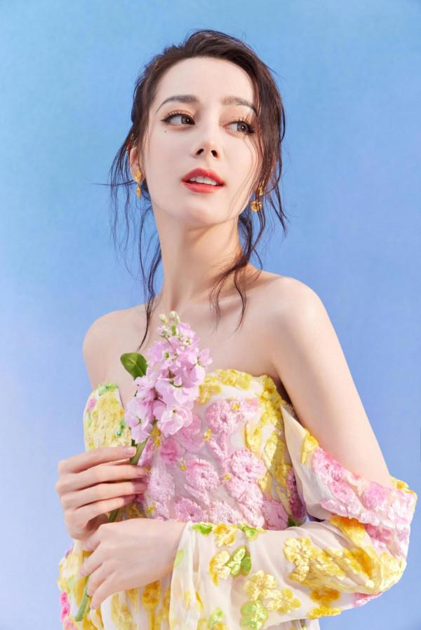 熱巴美出圈的禮服造型