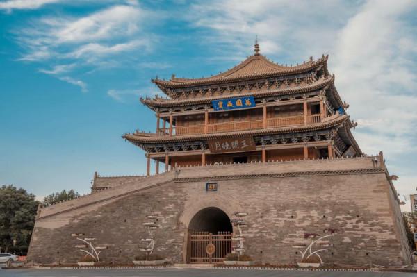 鎮遠樓：“金城春雨”，“玉關曉月”，“祁連晴雪”