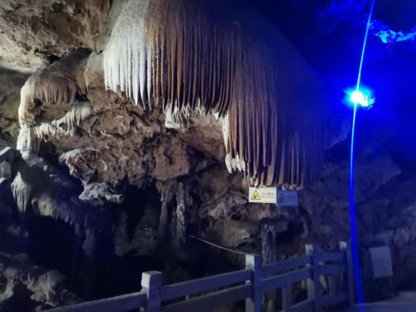 參觀長江三峽最壯觀的遠古溶洞—龍泉洞