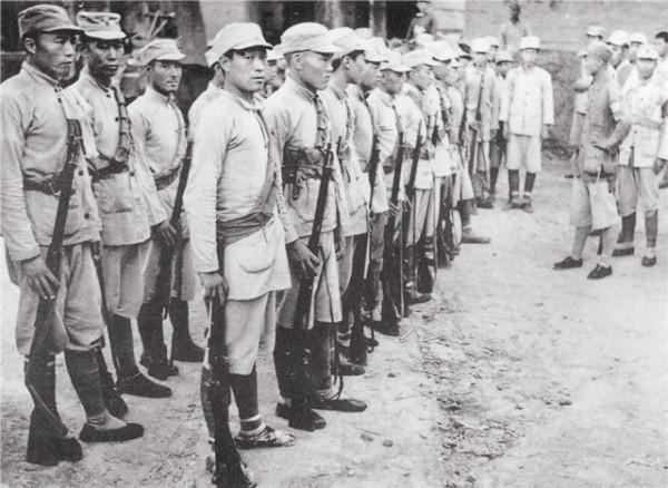 抗戰時期,八路軍帽子上的“兩粒紐扣”有什麼作用?大有來頭 抗戰時期,八路軍帽子上的“兩粒紐扣”有什麼作用?大有來頭