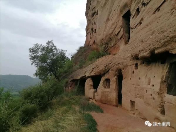 馬欄河谷崖上人居