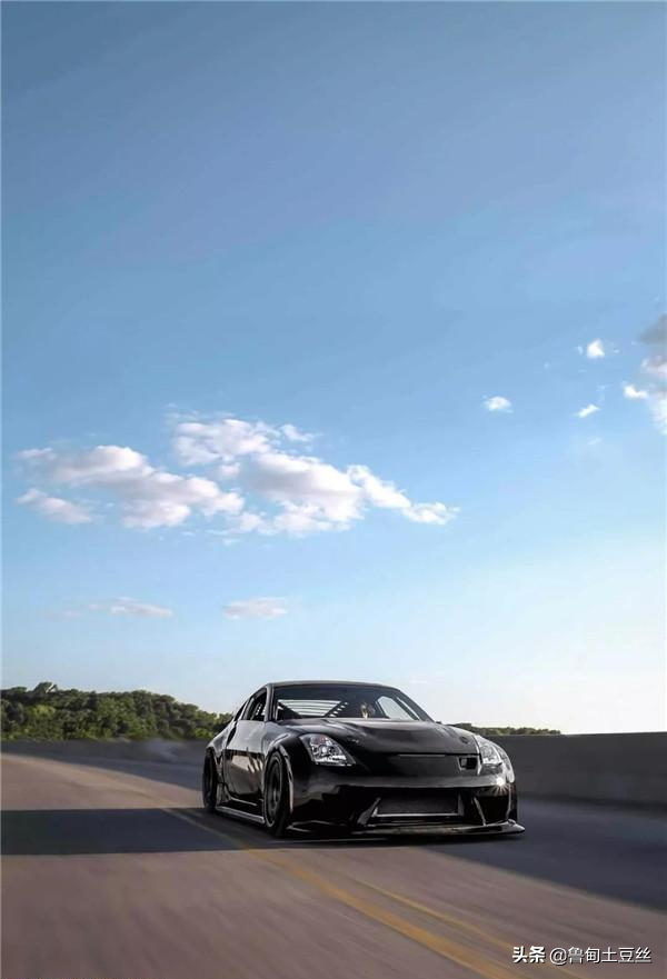 「轂銳馳」有趣的人改裝了一臺V8引擎的日產350Z