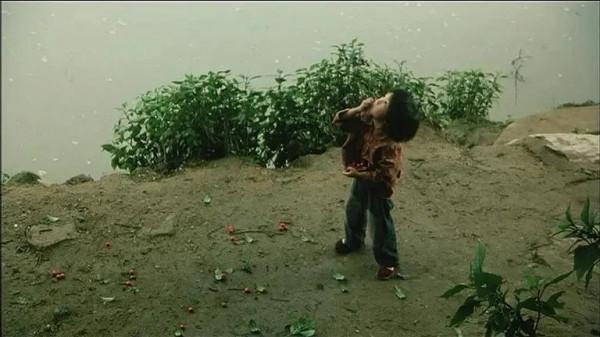 有一種天性叫母愛,瘋女人撿來棄嬰撫養,女娃長大後賺棄母親丟臉 有一種天性叫母愛,瘋女人撿來棄嬰撫養,女娃長大後賺棄母親丟臉