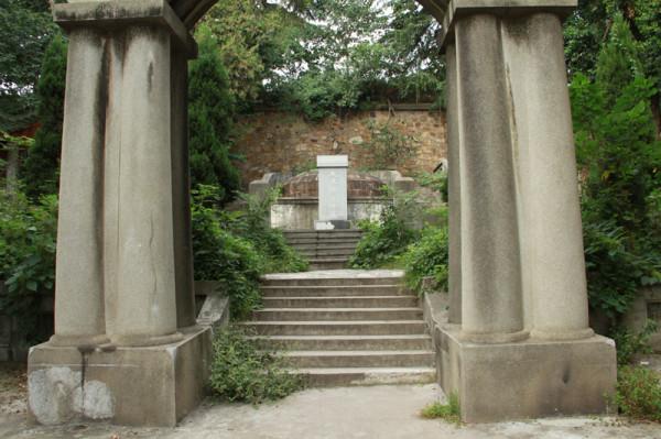 成則為陵,敗則野墳——陳友諒墓、張士誠墓、明孝陵散記 成則為陵,敗則野墳——陳友諒墓、張士誠墓、明孝陵散記