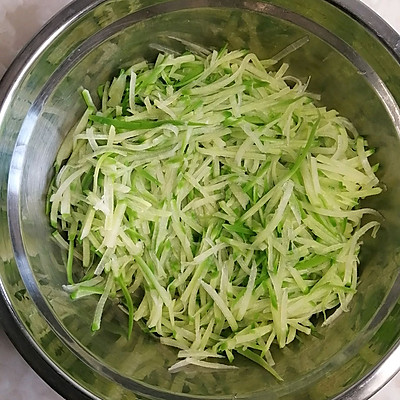 青蘿蔔粉條素餡菜盒子,清清爽爽,營養豐富,好吃不怕胖 青蘿蔔粉條素餡菜盒子,清清爽爽,營養豐富,好吃不怕胖