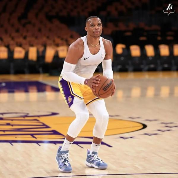 NBA 新賽季球鞋上腳!哈登上腳曝光「下一代」戰靴 NBA 新賽季球鞋上腳!哈登上腳曝光「下一代」戰靴