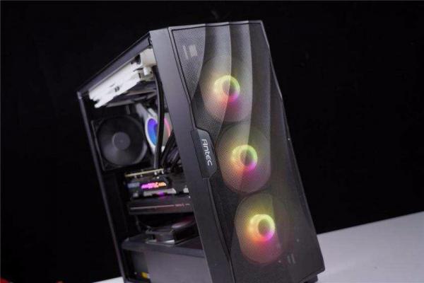 當英睿達P5遇到擁有專利的安鈦克DF700 FLUX機箱,新的篇章開始了 當英睿達P5遇到擁有專利的安鈦克DF700 FLUX機箱,新的篇章開始了