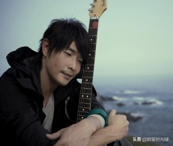 歌手黃品源：出生不凡經歷坎坷，和妻子離婚後復婚，如今兒女雙全