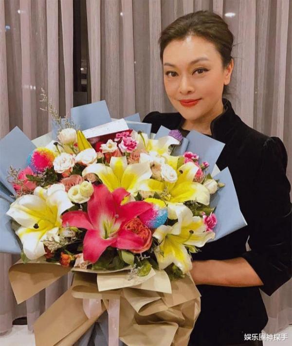 史可倆個混血兒子長大了,21歲老大混血感十足,14歲老二顏值高 史可倆個混血兒子長大了,21歲老大混血感十足,14歲老二顏值高