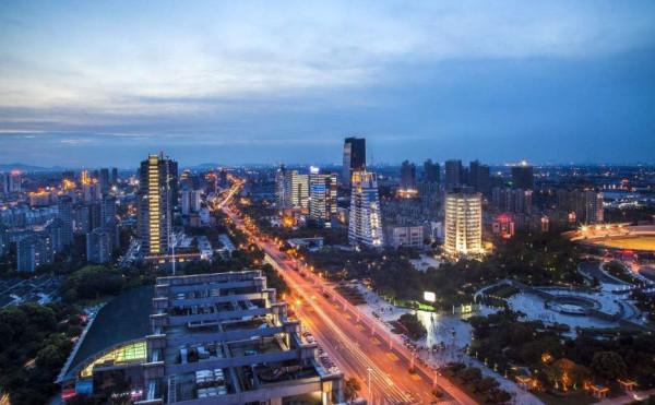 GDP突破2000億元的縣級市，一共有6個，都位於華東地區