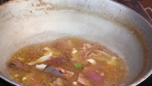 陝西大廚做流動小攤，22元一碗每天限量300碗，想吃只能等