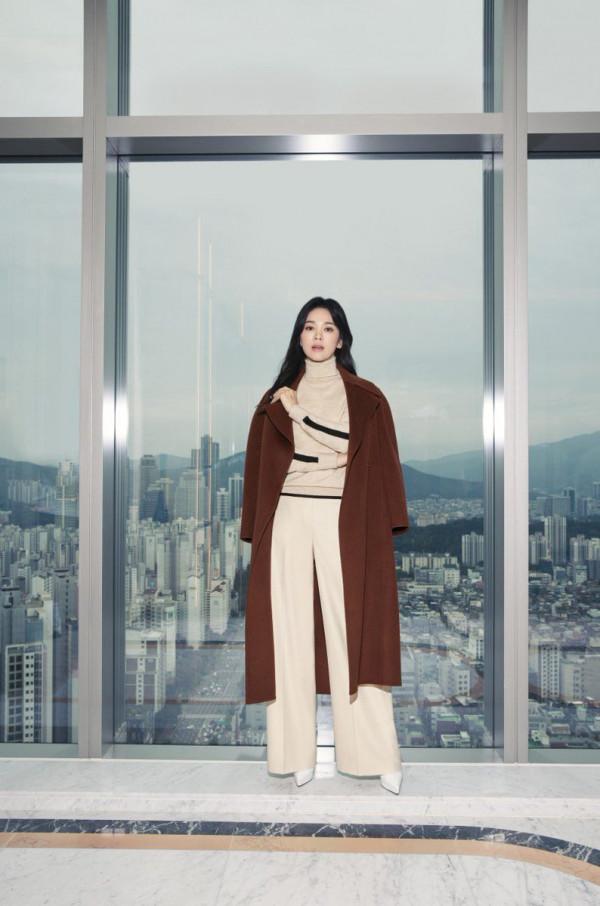 開啟首爾女郎的冬日衣櫥,跟著宋慧喬用經典單品穿出的精緻感 開啟首爾女郎的冬日衣櫥,跟著宋慧喬用經典單品穿出的精緻感