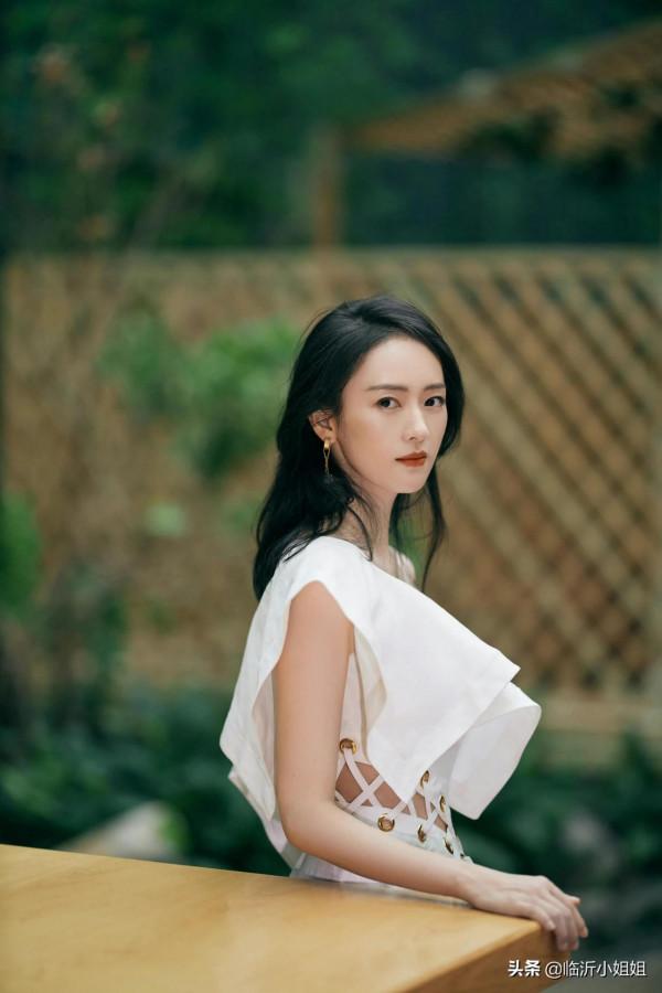 童瑤，高貴典雅的氣質女神，唯美知性，成熟自信的魅力女性