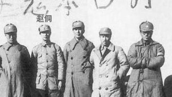 雙槍老太婆被判槍決，周總理親自出面求情，主席：善待她的家人