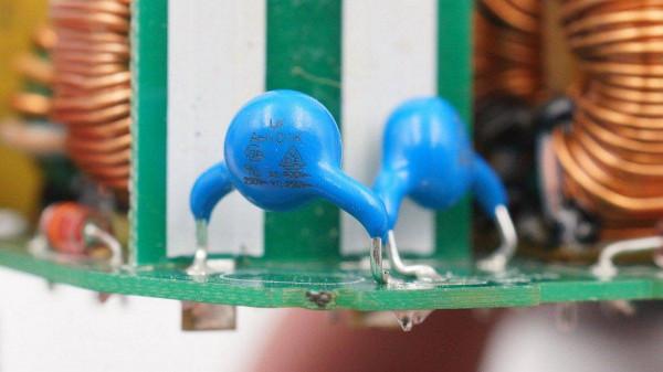 用料豪華，有錢果真可以為所欲為，微軟Xbox Series X主機電源拆解