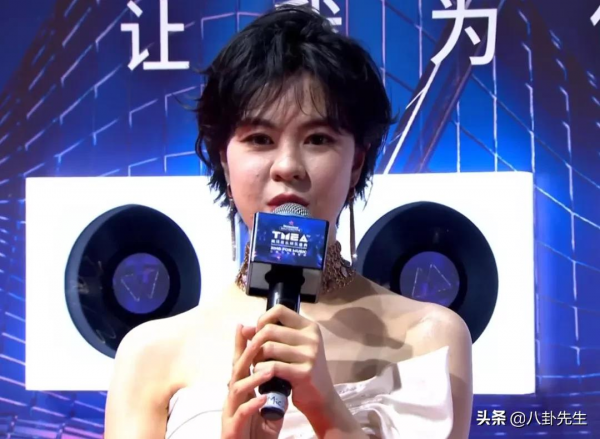 音樂盛典紅毯明星未ps狀態:薛之謙臉圓,鬱可唯卡粉,金子涵發福 音樂盛典紅毯明星未ps狀態:薛之謙臉圓,鬱可唯卡粉,金子涵發福