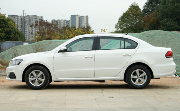 朗逸因晶片被迫“減配”？原廠屏換成安卓，德系口碑就這？