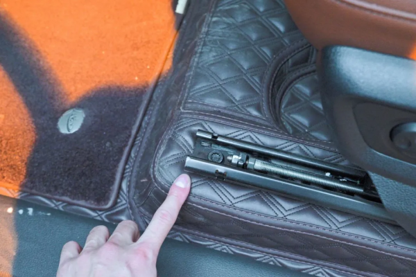 二手準新奧迪Q7,內飾貼膜、腳墊通鋪,不容錯過 二手準新奧迪Q7,內飾貼膜、腳墊通鋪,不容錯過