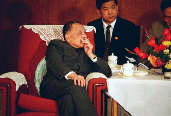 1978年,有人在紐約報紙上勸他戒菸,鄧小平的回覆很“小平同志” 1978年,有人在紐約報紙上勸他戒菸,鄧小平的回覆很“小平同志”