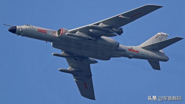 貼身緊逼：美軍航母一進南海就遇中國軍艦，更驚懼的是轟-6機群
