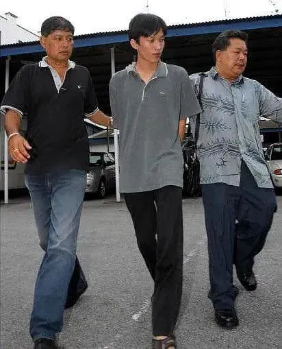 2004年，8歲女童黃娜在新加坡鬧市失蹤，屍體被兇手裝入水果箱