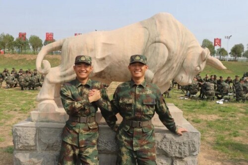 雙胞胎同年考上大學，同年參軍入伍守衛祖國邊防線！這樣的人生不要太精彩