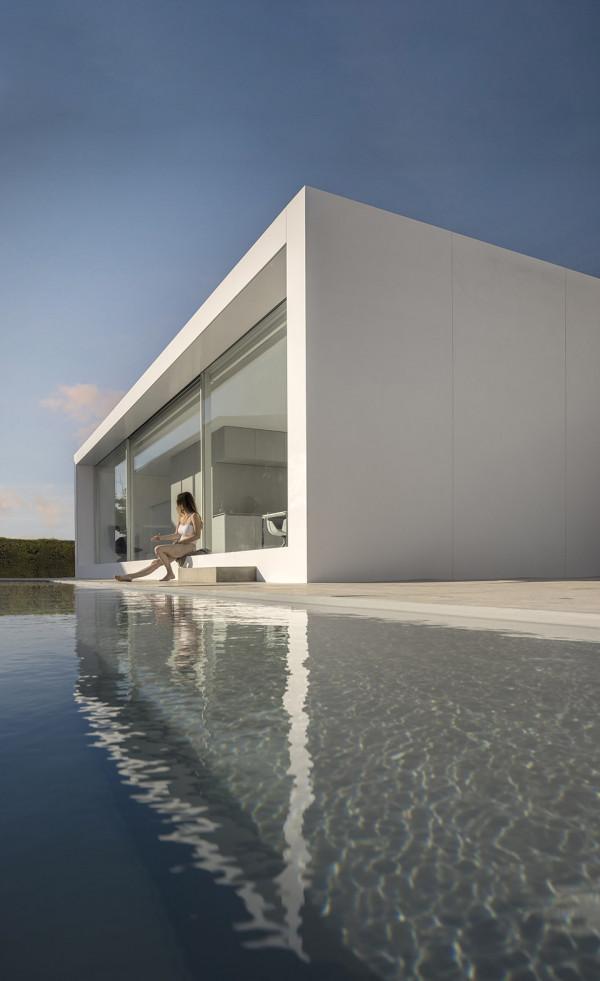 極簡主義創新型住宅:細節精確完美,居住空間冰冷又高階 極簡主義創新型住宅:細節精確完美,居住空間冰冷又高階