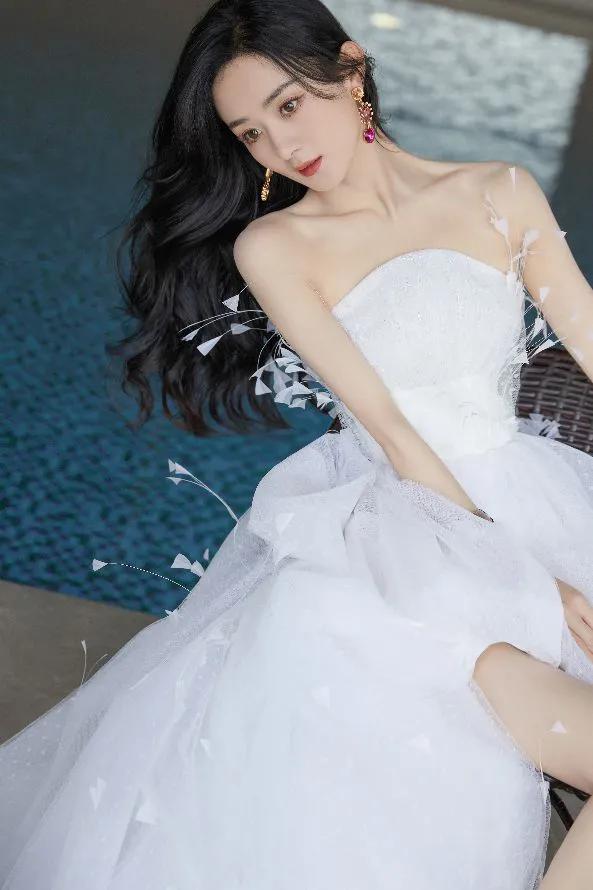 趙麗穎離婚後，越來越美